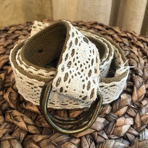 Crochet belt with D-ring buckle